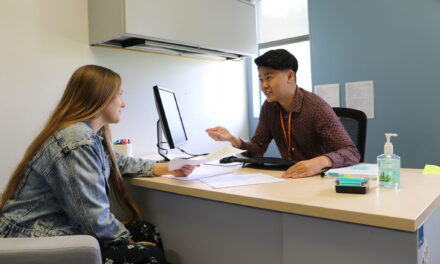 Four Ways Student Advisers Support Your Success at La Sierra